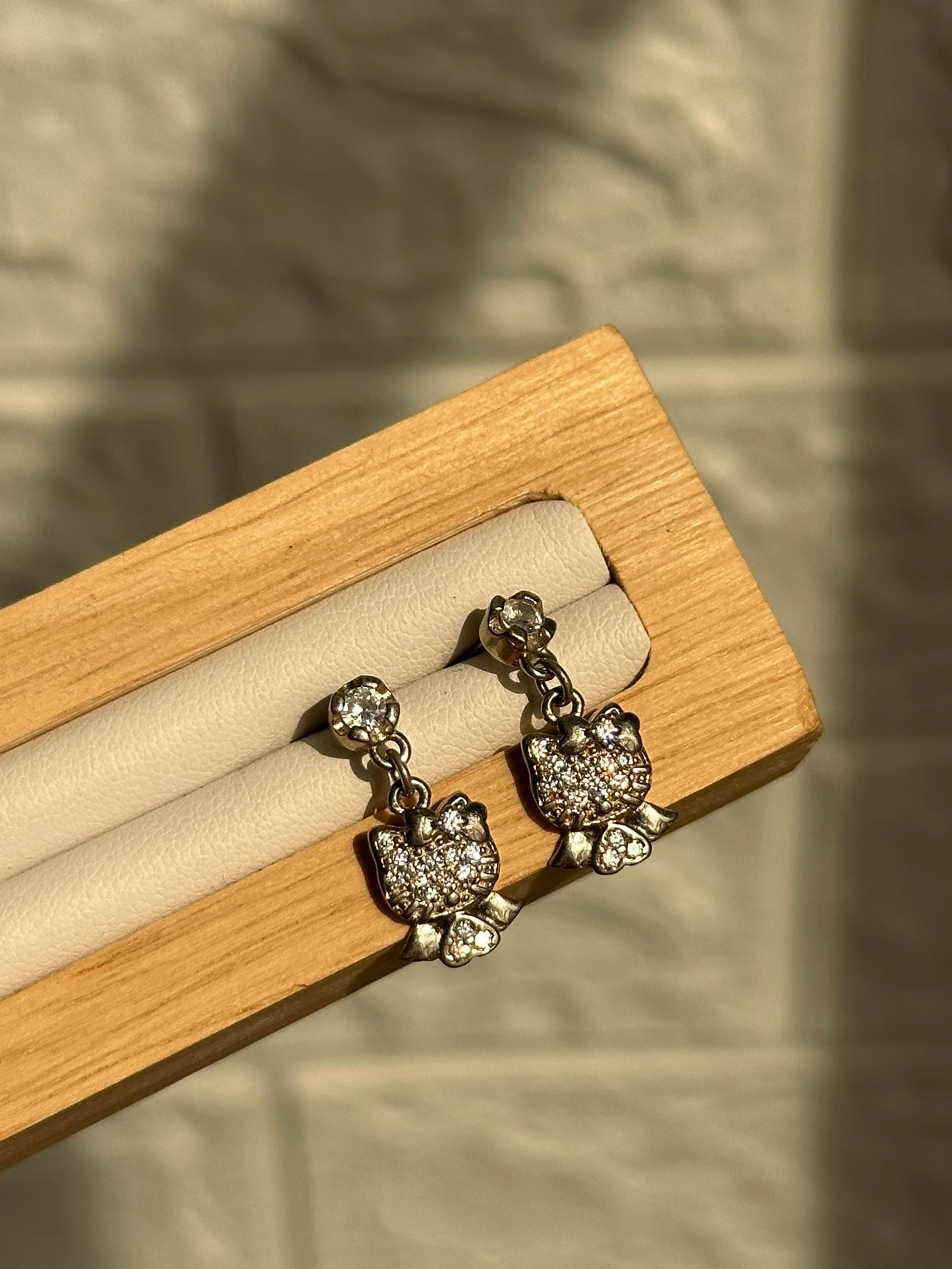 kitty studs