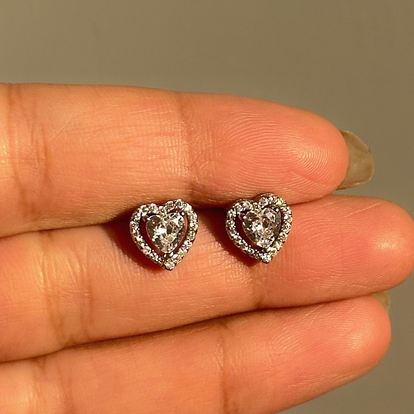 heart spark studs (8mm)