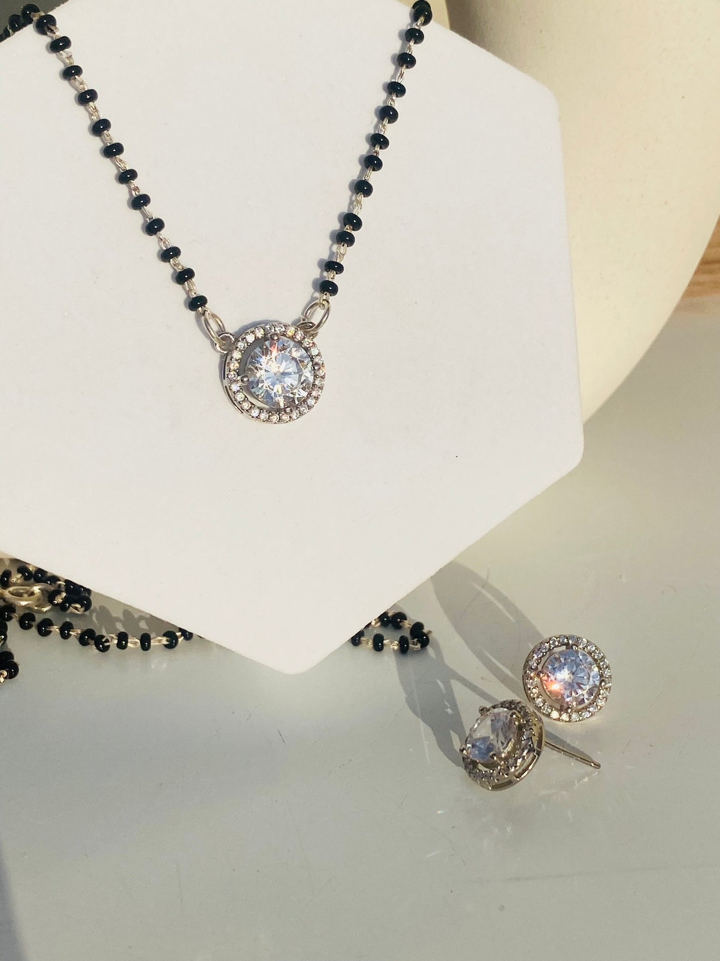 round spark mangalsutra