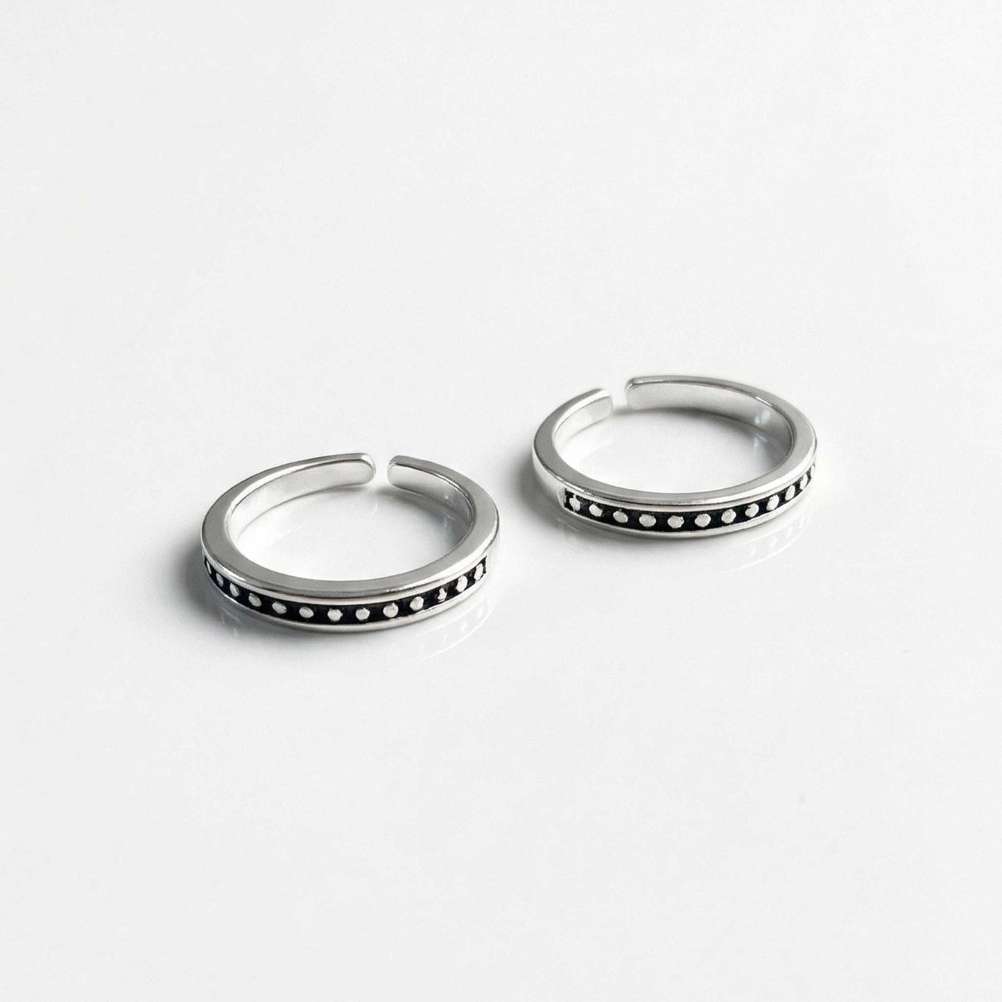 kavya toe rings