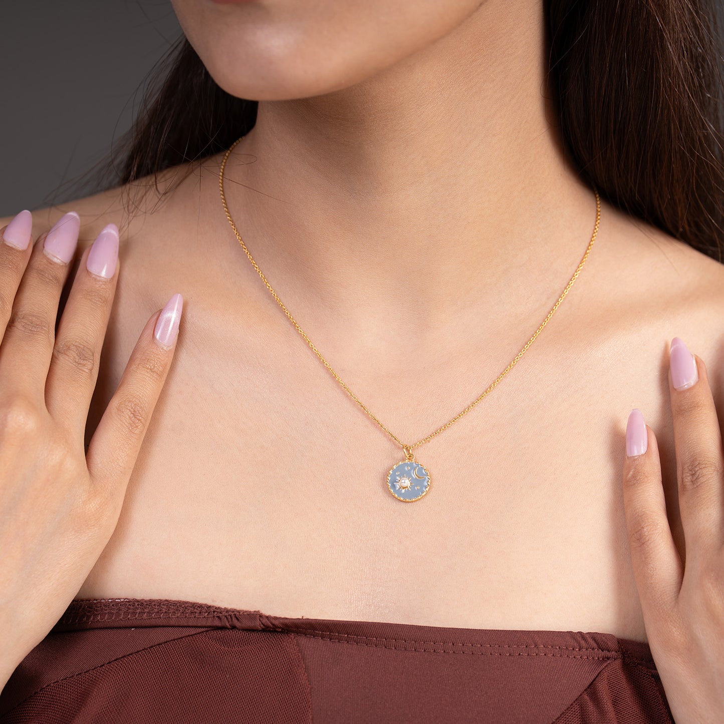 universe neckpiece