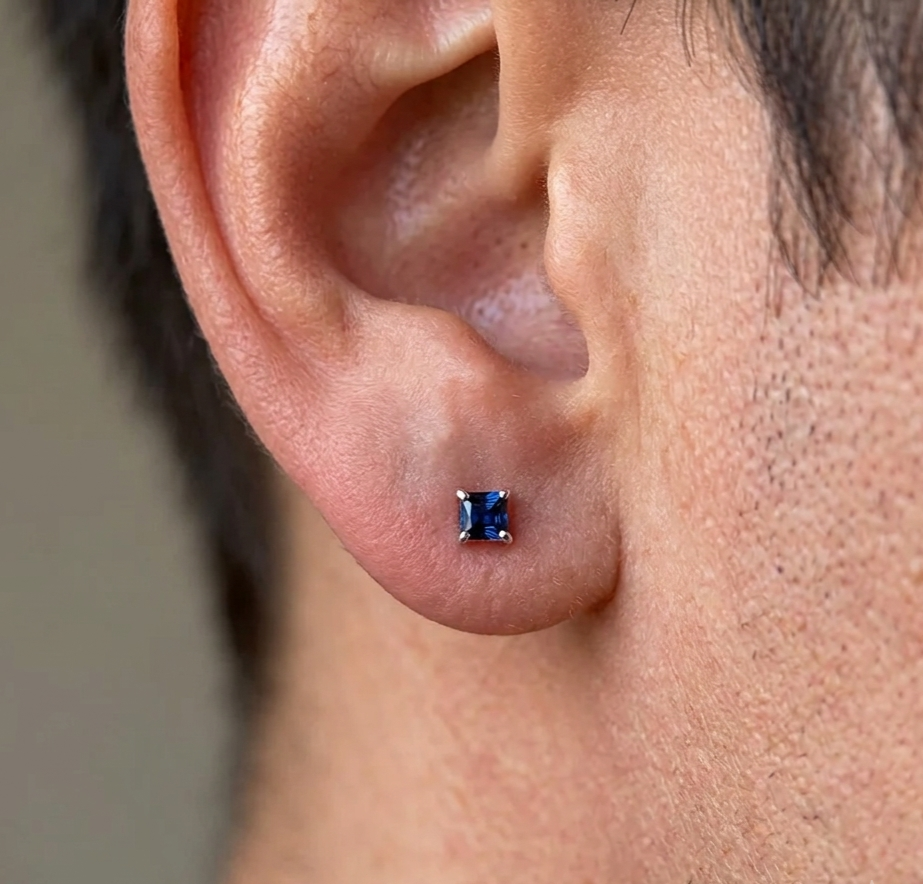 sapphire square single stud (3mm)for men