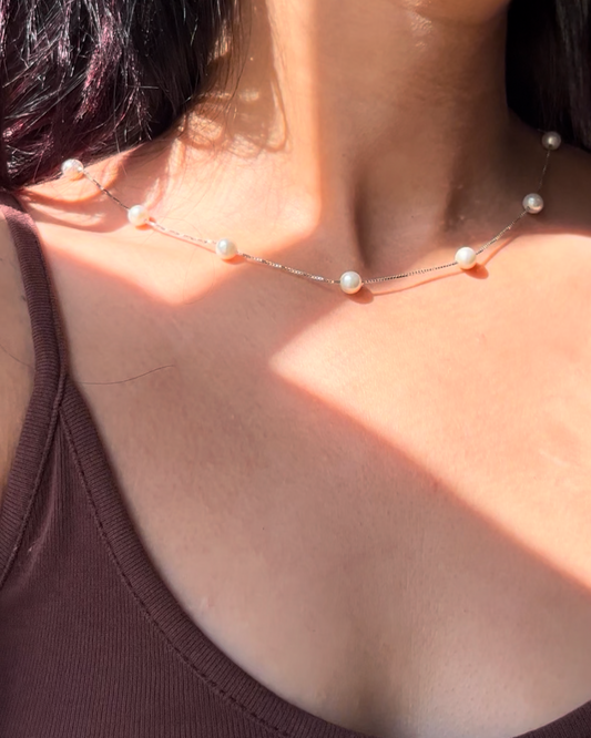 Pearl neckpiece