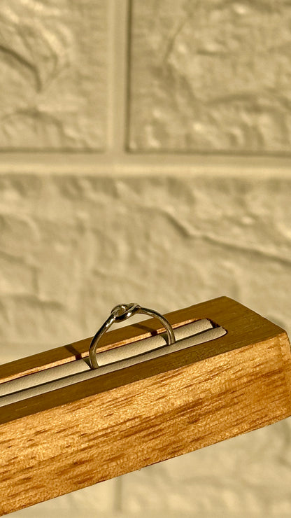 Tiny Knot Ring