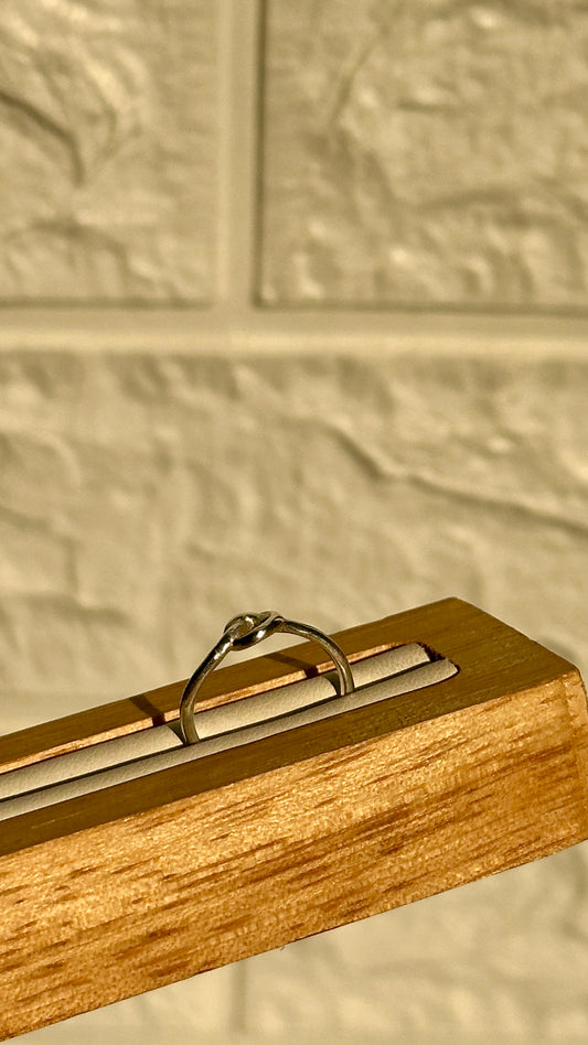 Tiny Knot Ring