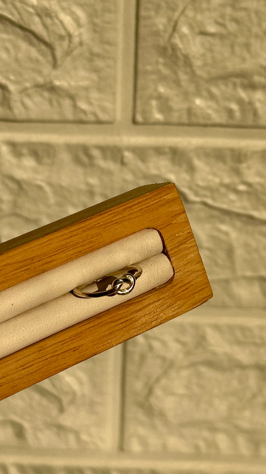 Tiny Knot Ring