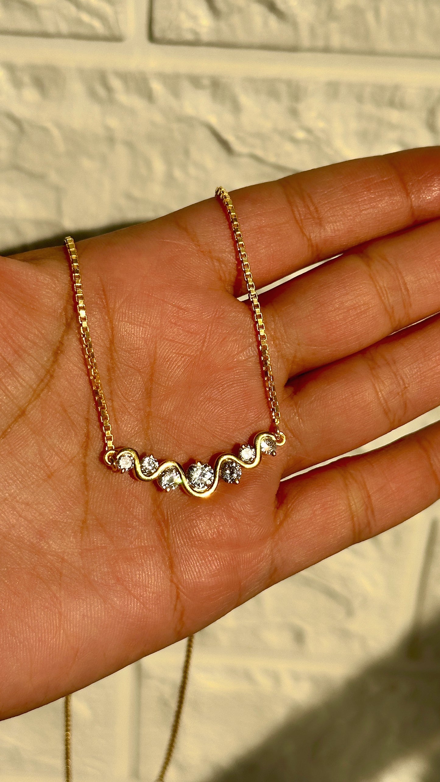 wavy spark neckpiece