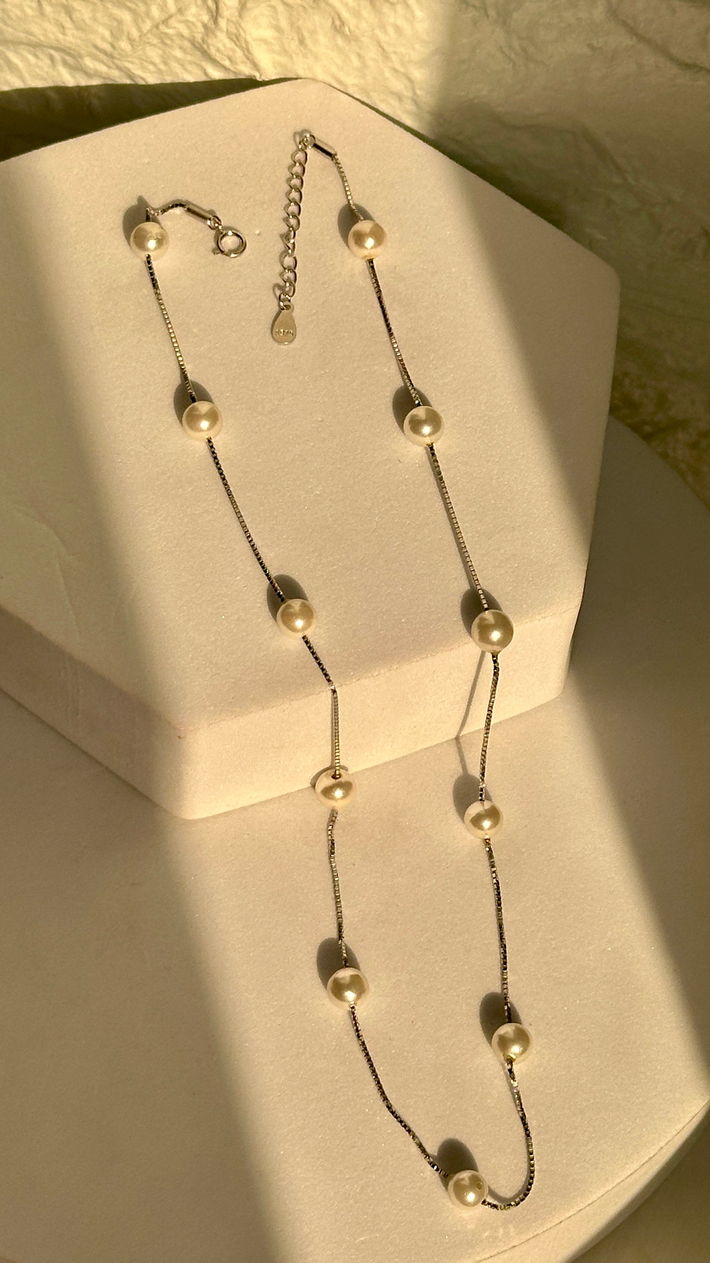 pearl neckpiece