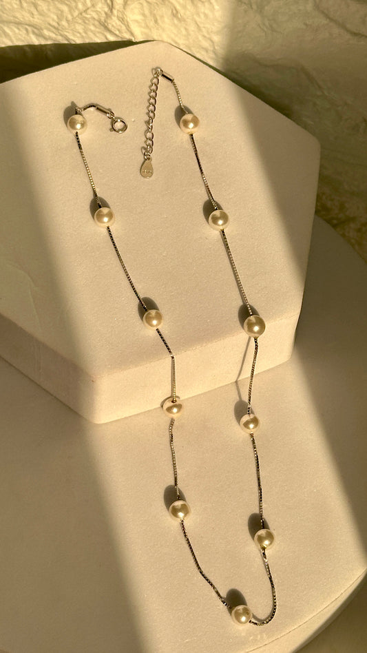 Pearl neckpiece