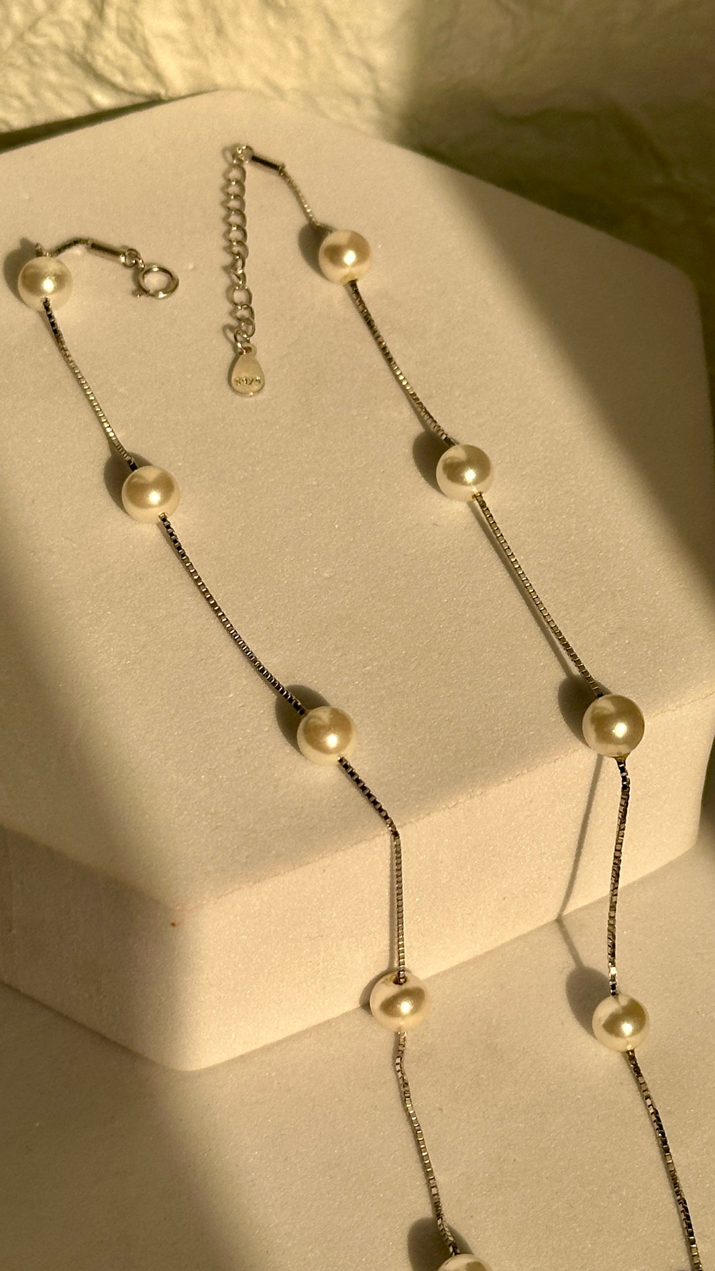pearl neckpiece