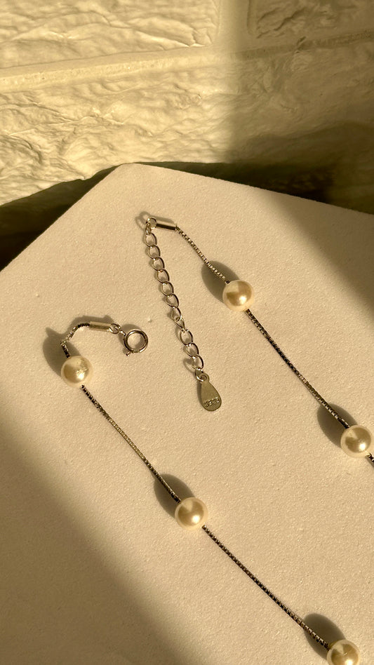 Pearl neckpiece