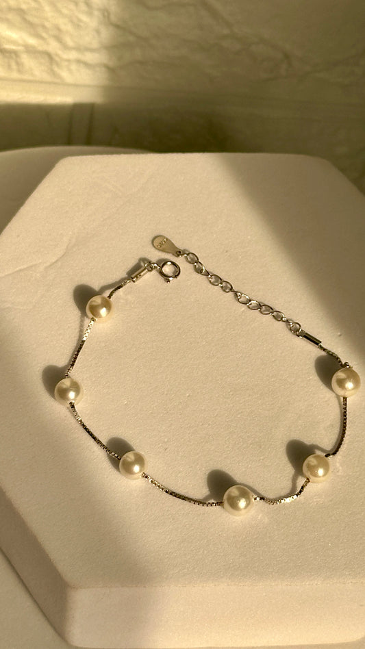 Single Line Pearl Bracelet