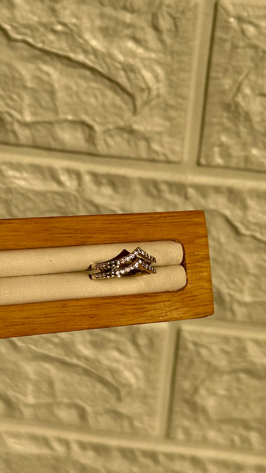 Double Spark V Ring