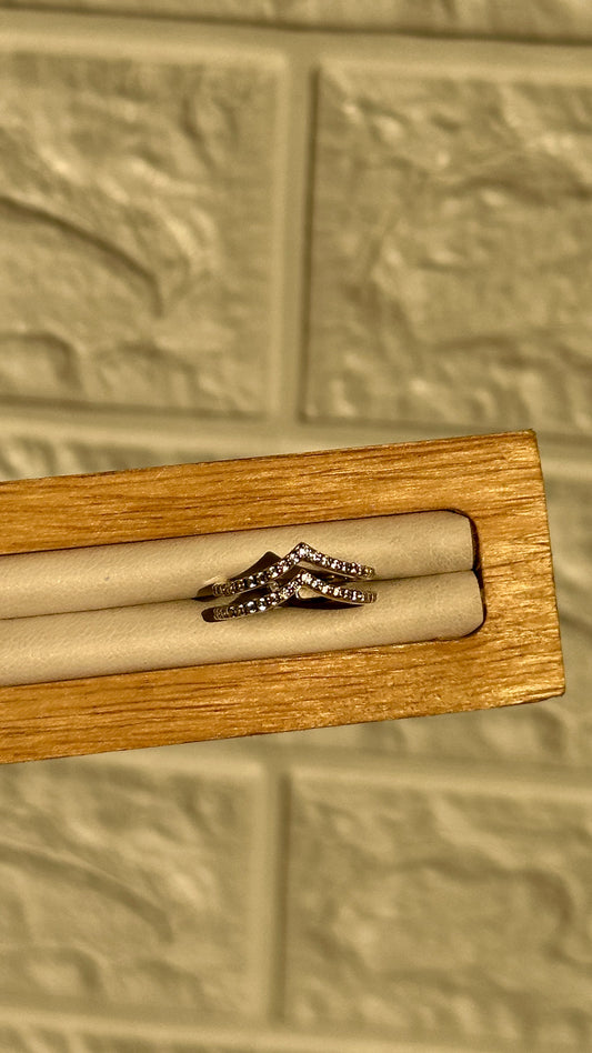 Double Spark V Ring