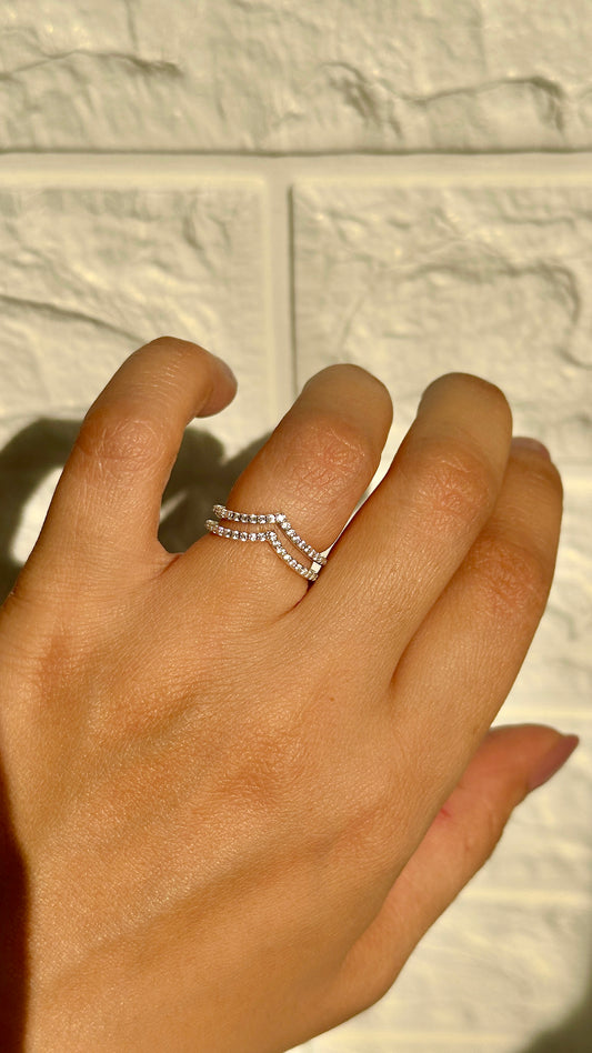 Double Spark V Ring