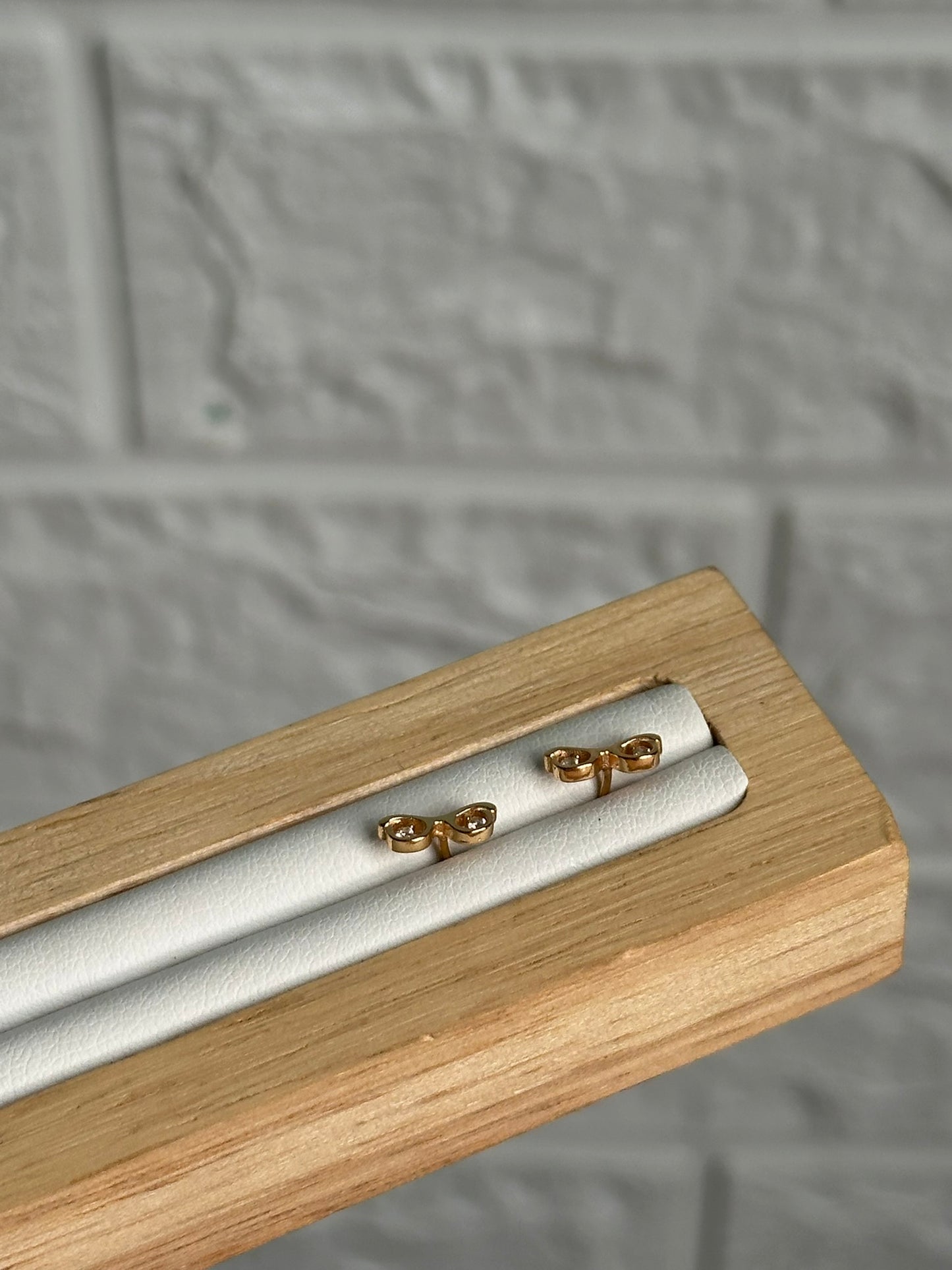 chic spex studs