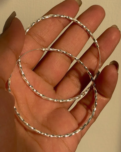 Twisted Circular Hoops
