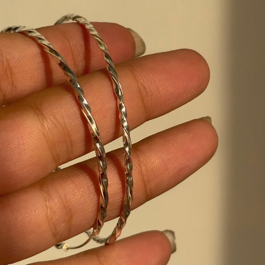 Twisted Circular Hoops