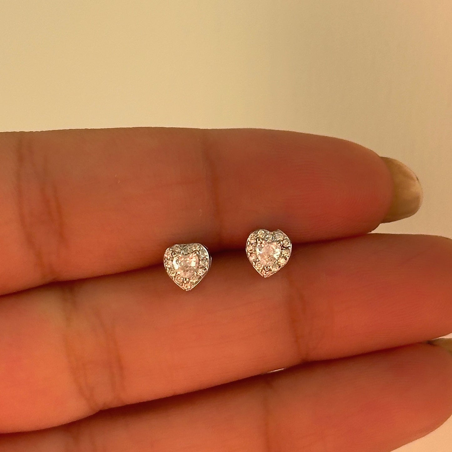 heart spark studs (6mm)
