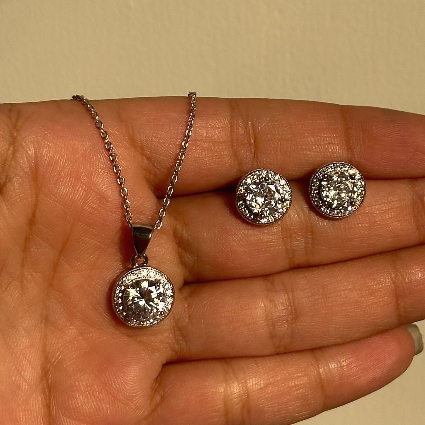 spark round pendant set