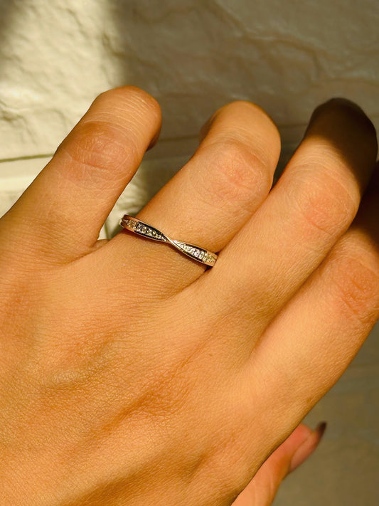 Eterna Twist Ring