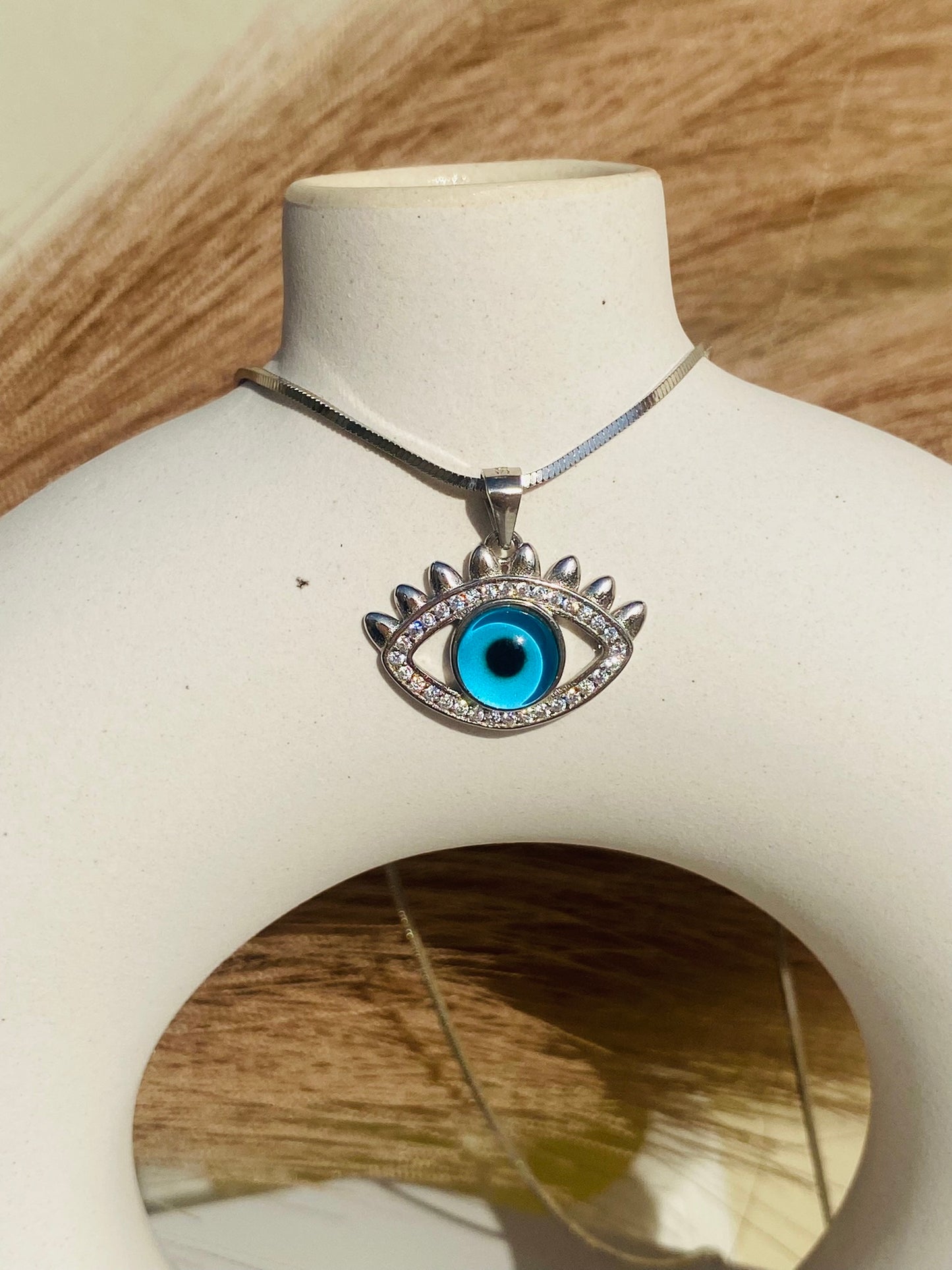 ocean's eye neckpiece