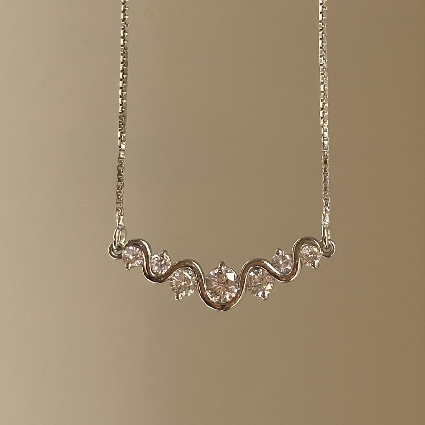 wavy spark neckpiece