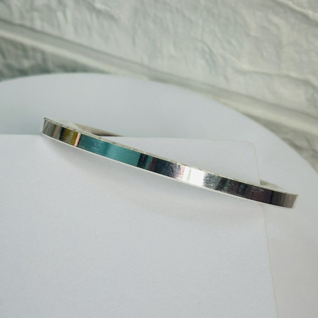 Eternal Edge Kada close-up — polished silver edge detail