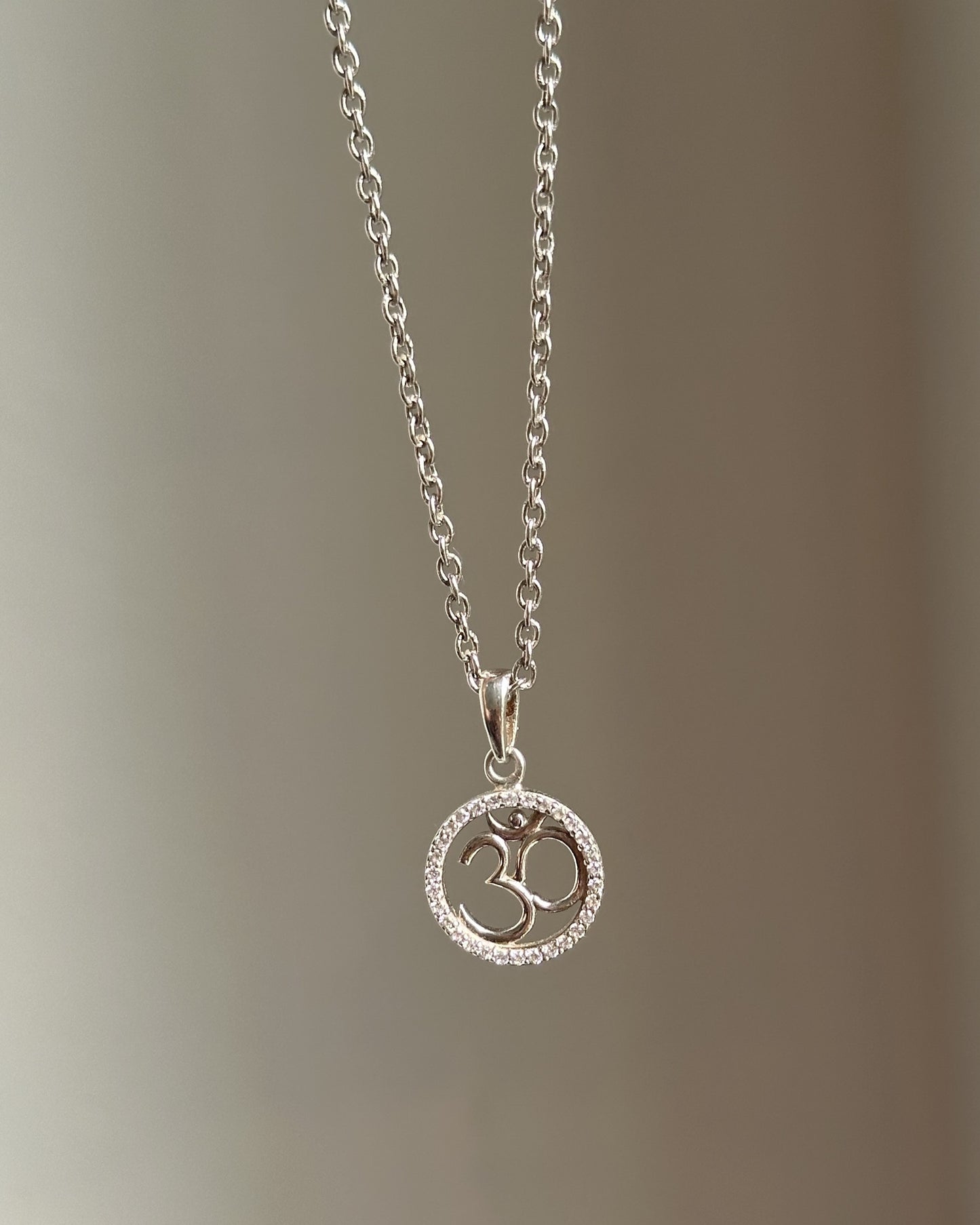 om glow neckpiece