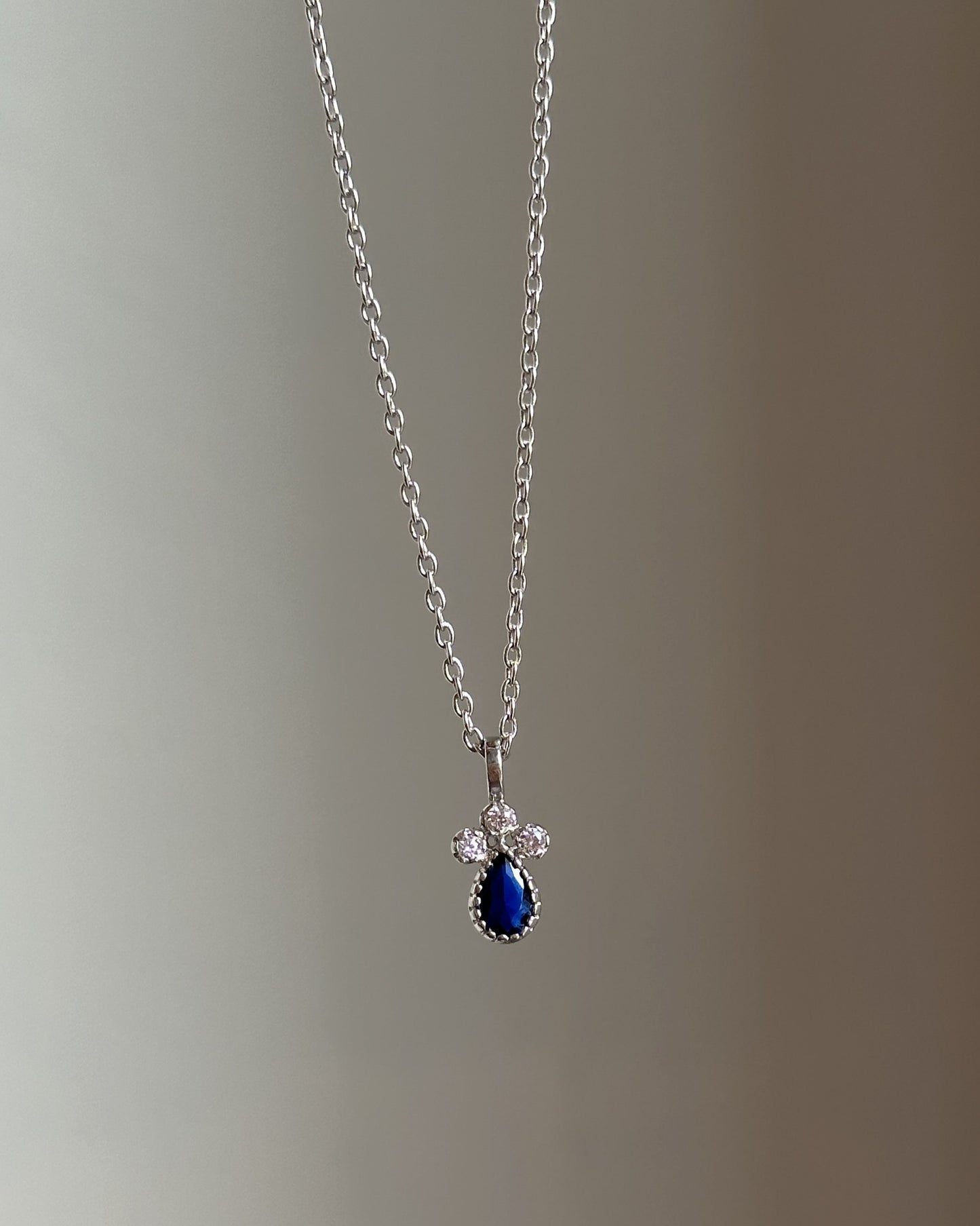 sapphire glow neckpiece