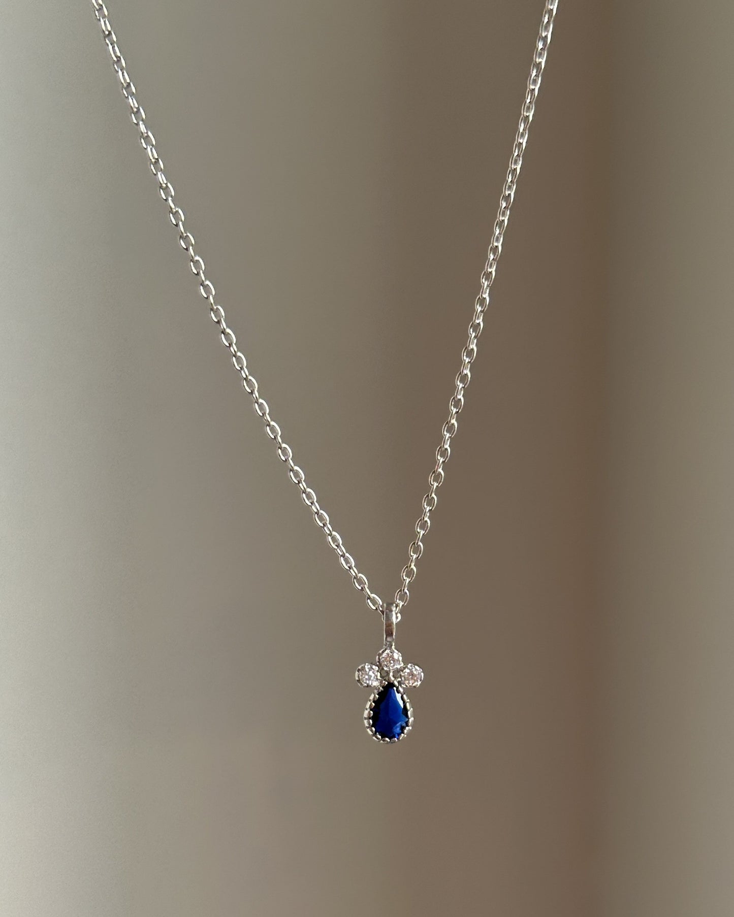 sapphire glow neckpiece