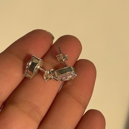 Pear cut stud in 925 sterling silver — 7x10mm pear-shaped stone