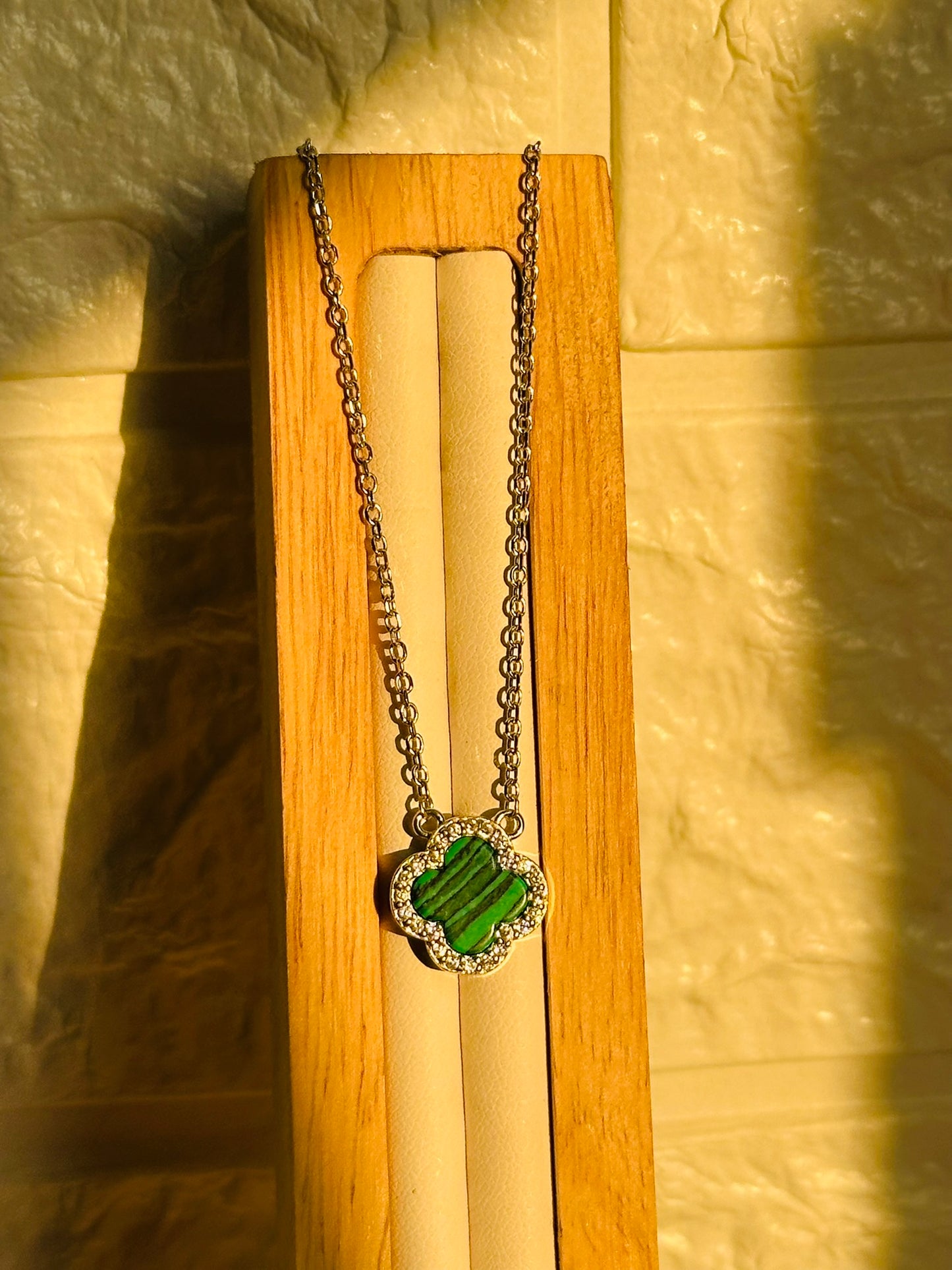 green aura neckpiece