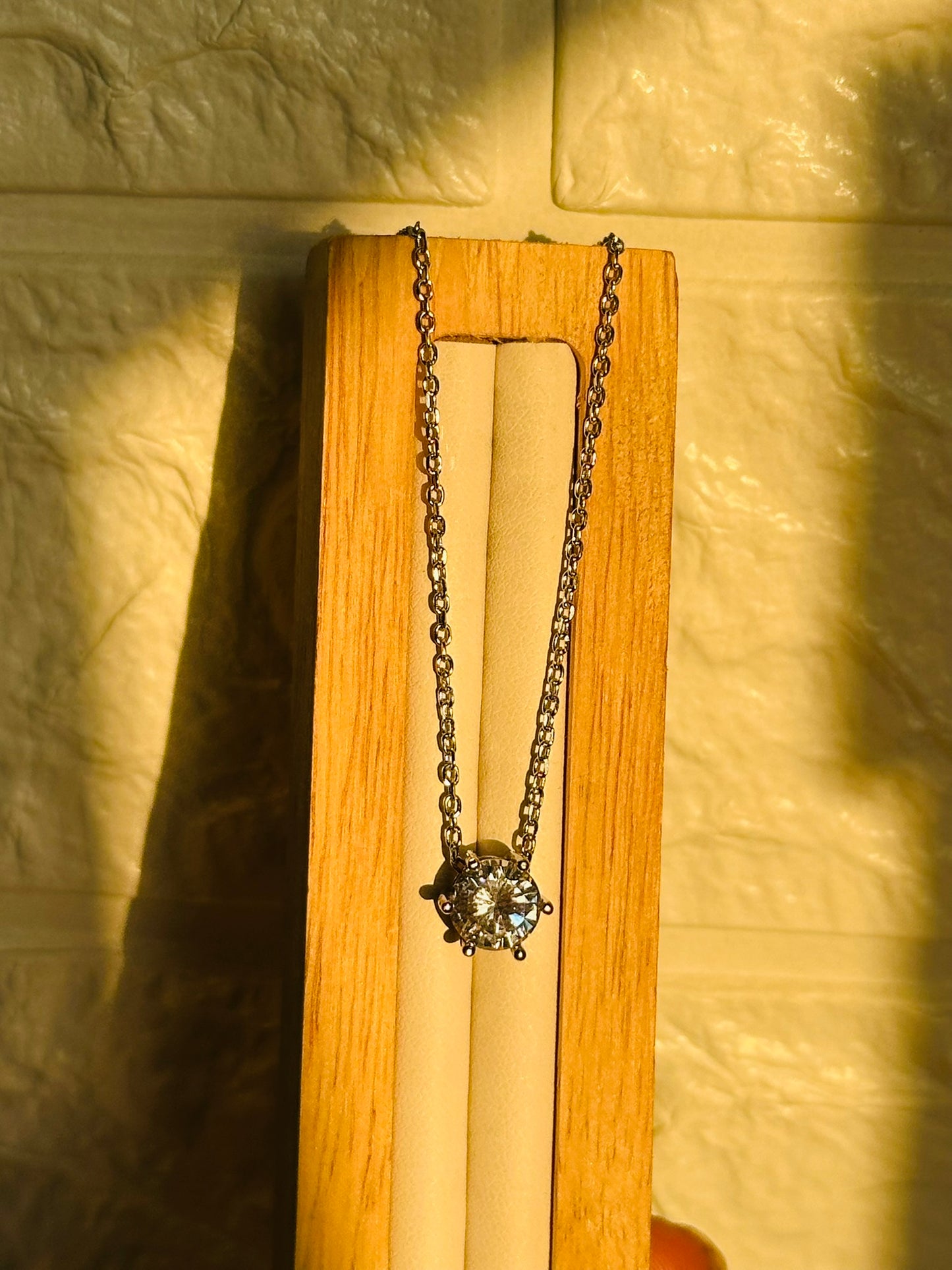spark round neckpiece