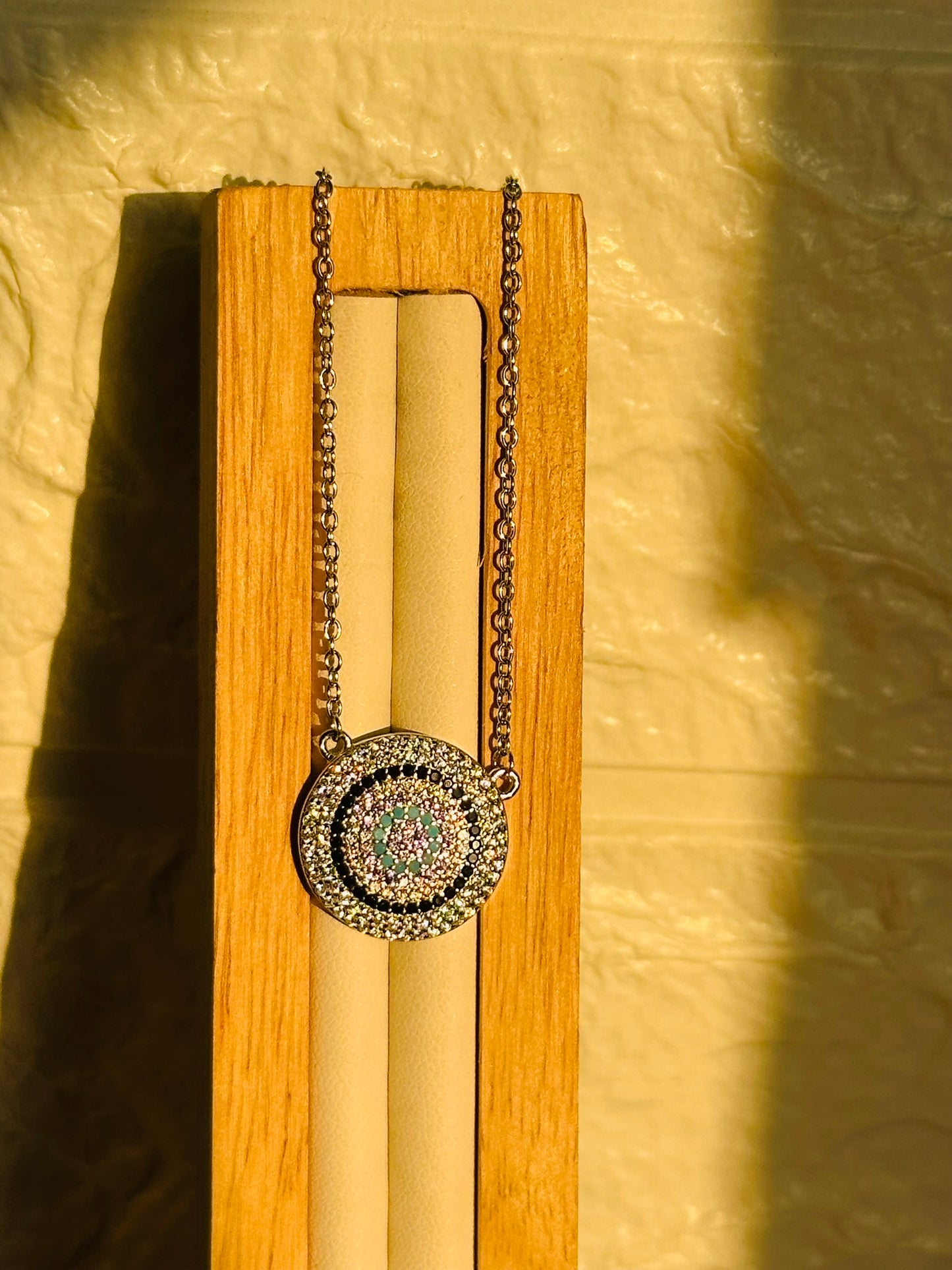 circle of gems neckpiece