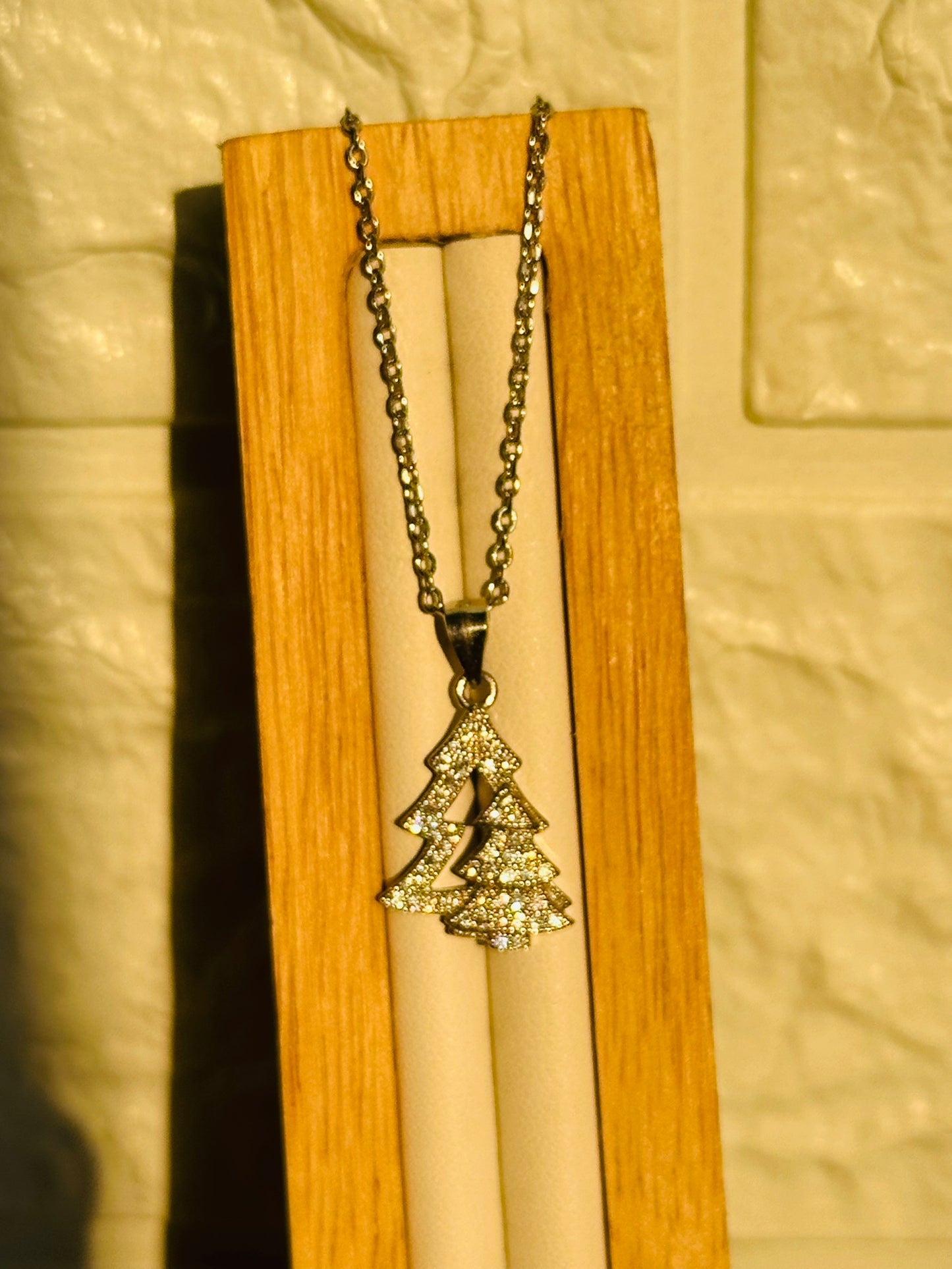 sparkling tree neckpiece