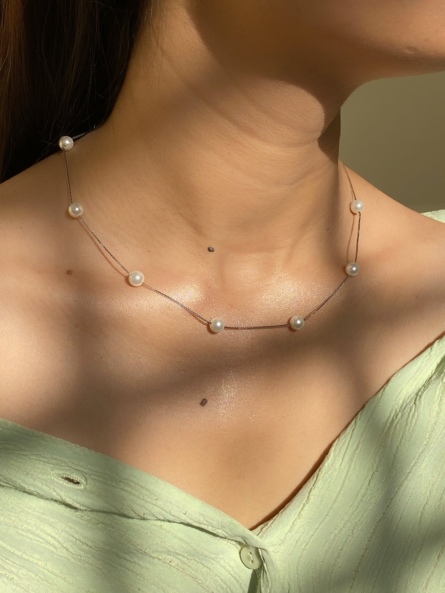 pearl neckpiece