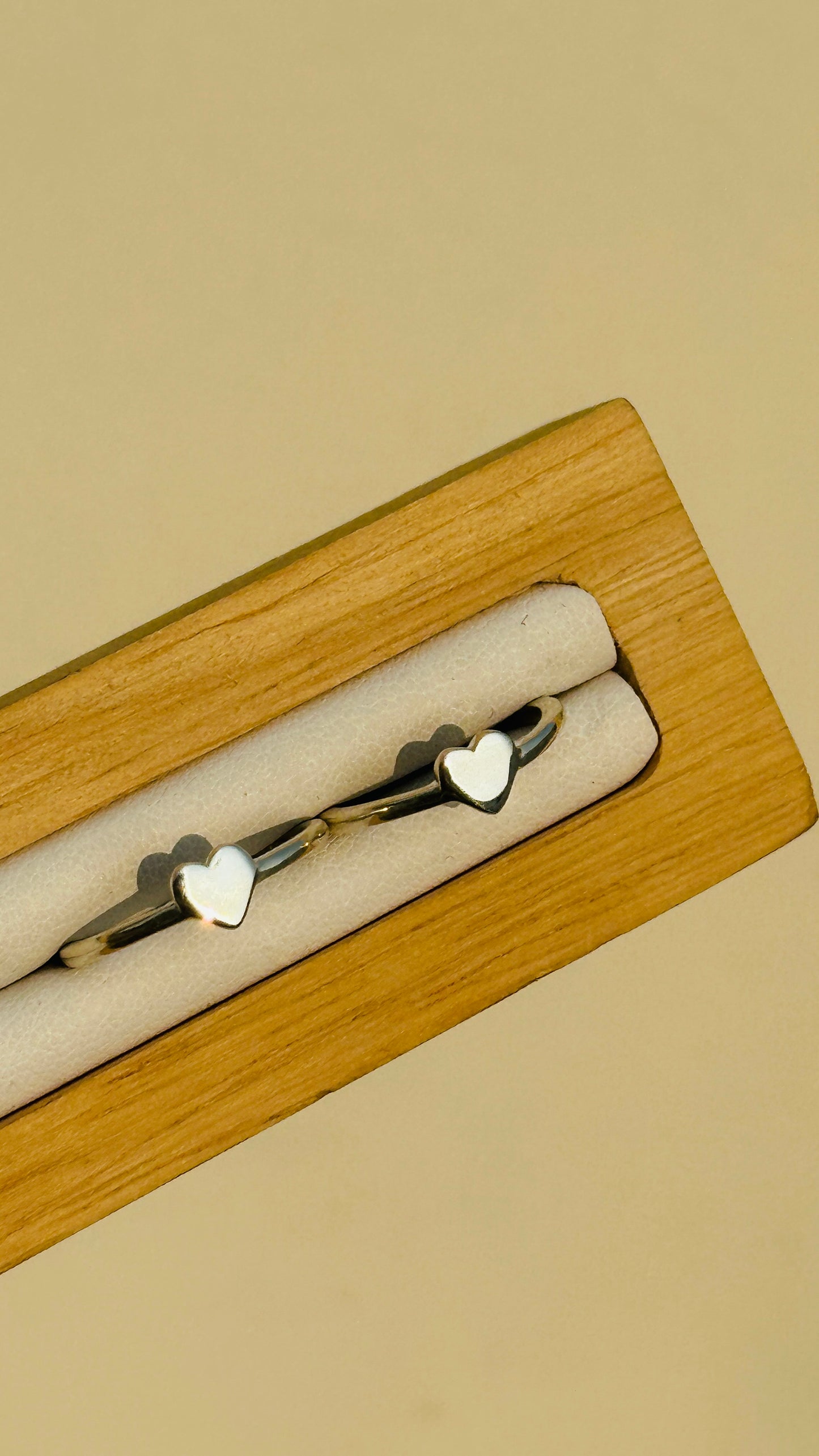 chahat toe rings
