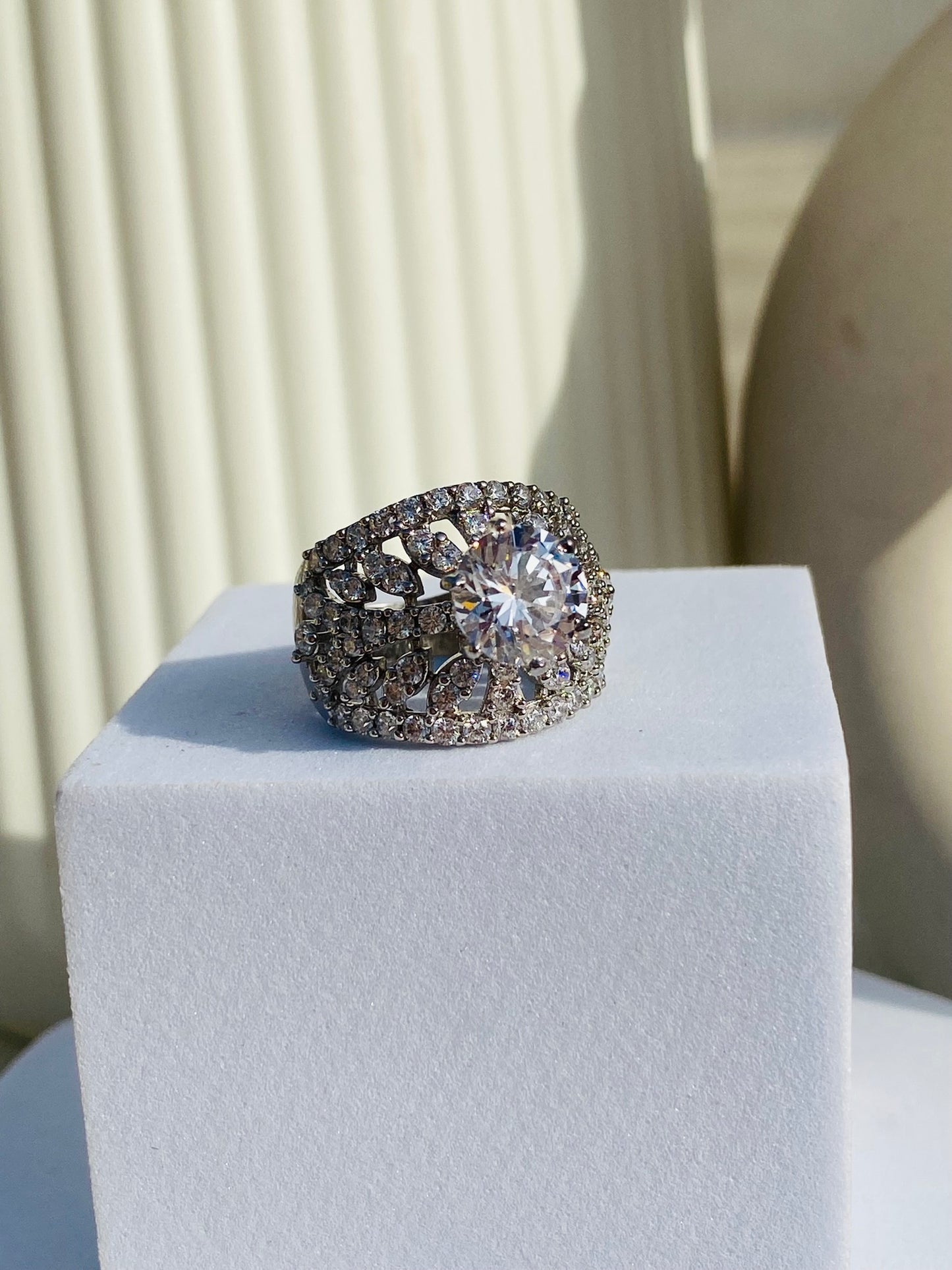 queen solitaire ring 4