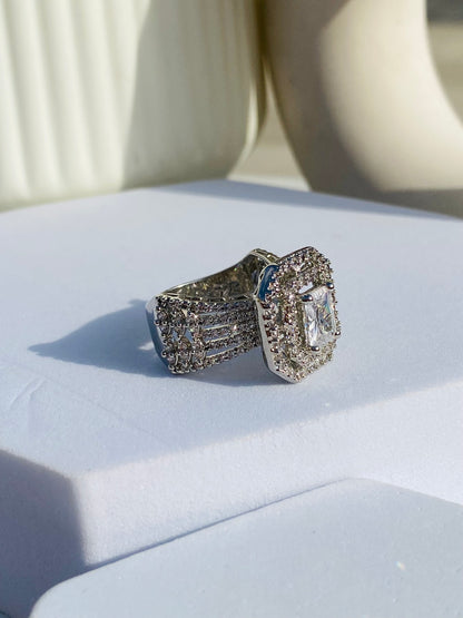 Queen Solitaire Ring 3