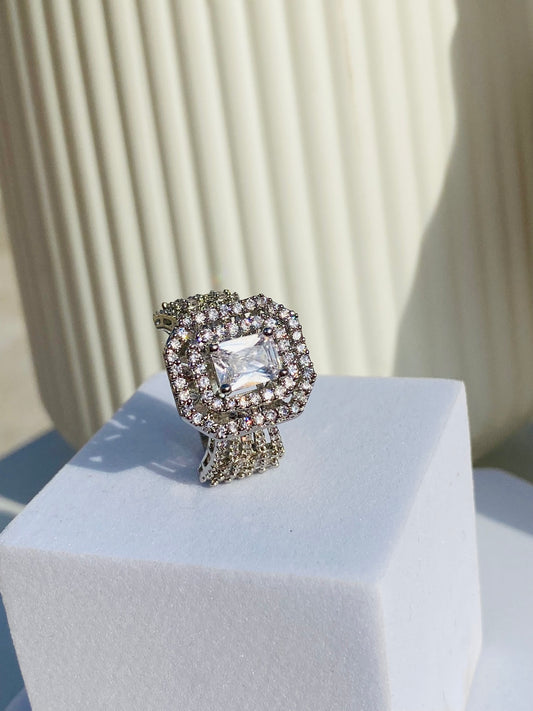 Queen Solitaire Ring 3