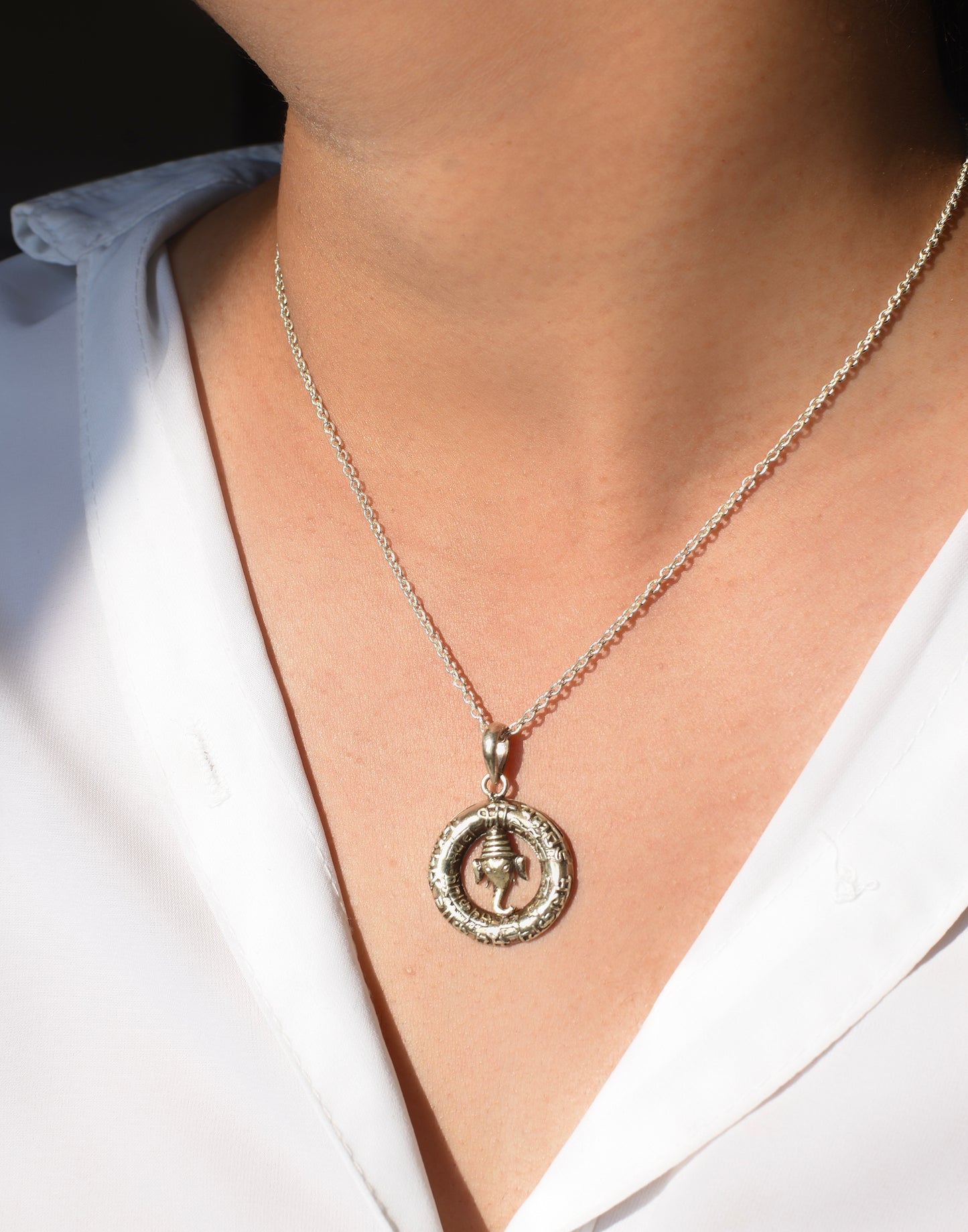 vakratunda chain pendant
