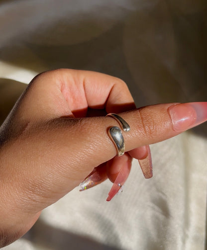 Dew Thumb Ring