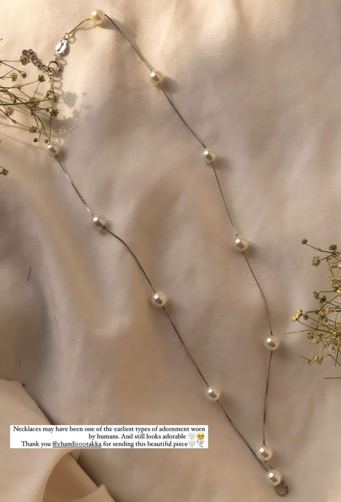 pearl neckpiece