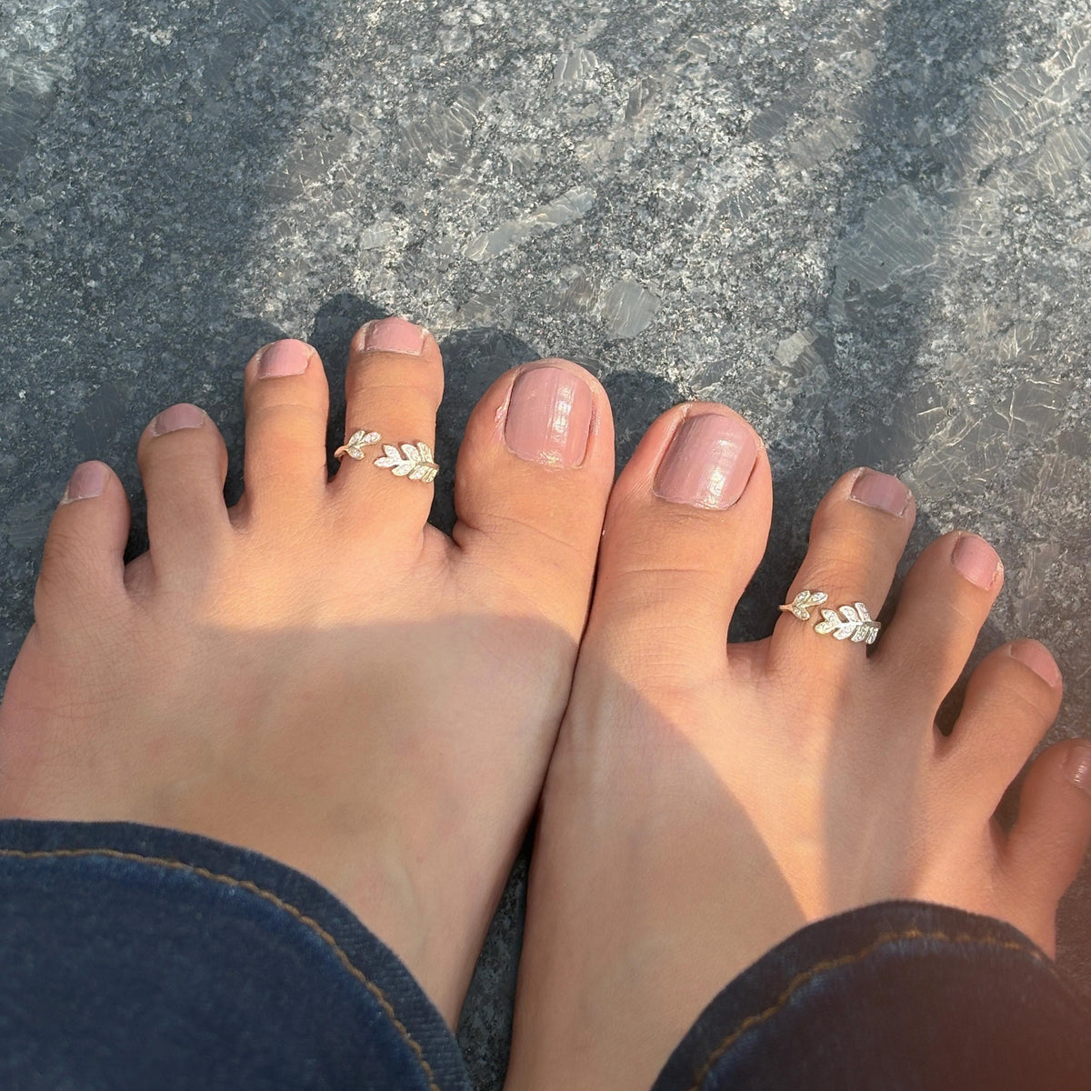 leafy toe rings
